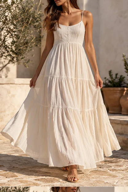 Modelo com um vestido comprido cor de marfim